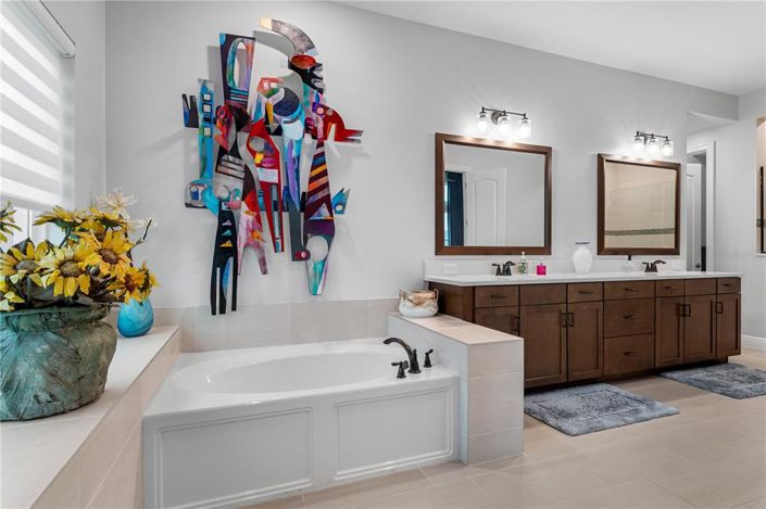 Image No.19-4 Bed House for sale