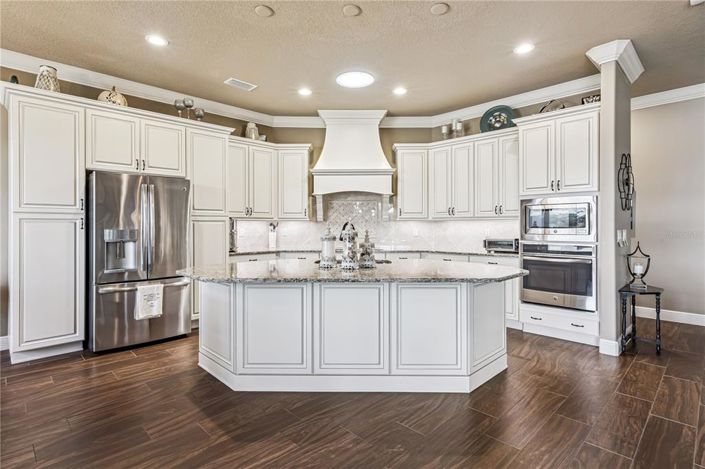 Image No.10-3 Bed House for sale