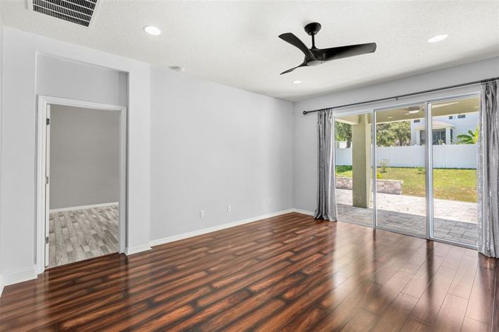 Image No.13-4 Bed House for sale