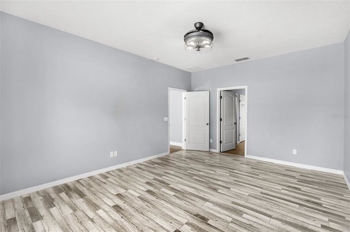 Image No.15-4 Bed House for sale