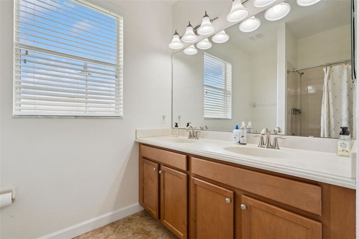 Image No.16-4 Bed House for sale