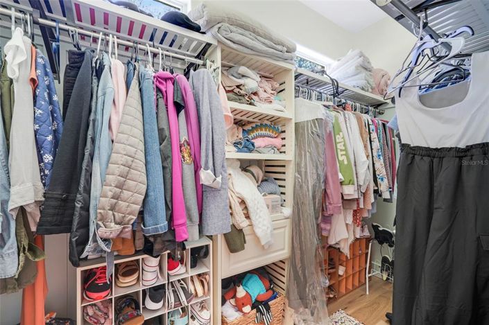 Image No.13-4 Bed House for sale