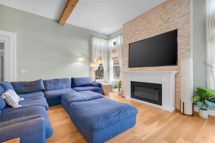 Image No.25-4 Bed House for sale