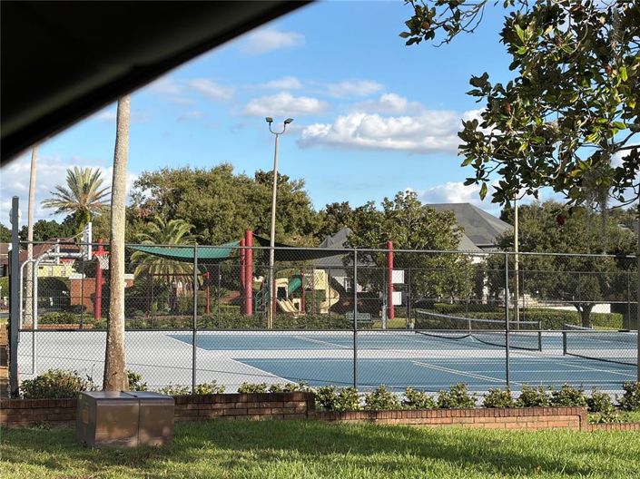 Image No.17-4 Bed Townhouse for sale