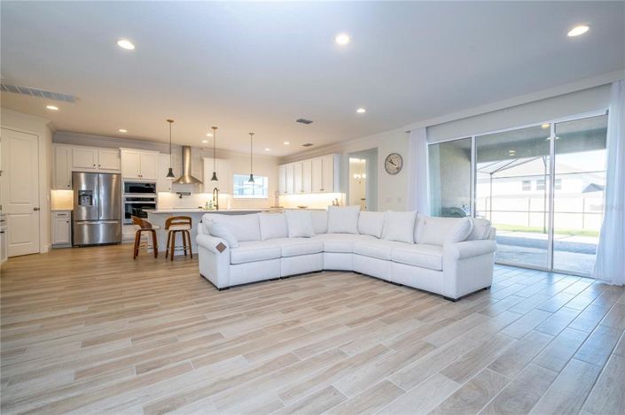 Image No.21-6 Bed House for sale