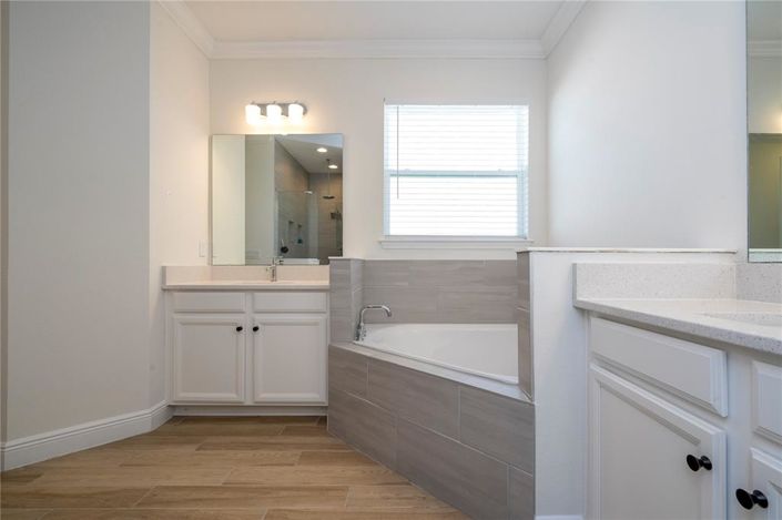 Image No.54-6 Bed House for sale