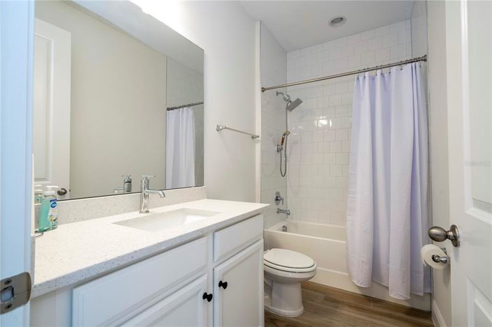 Image No.8-6 Bed House for sale