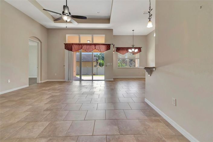 Image No.12-4 Bed House for sale