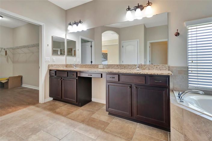 Image No.30-4 Bed House for sale