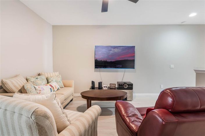 Image No.15-4 Bed Townhouse for sale