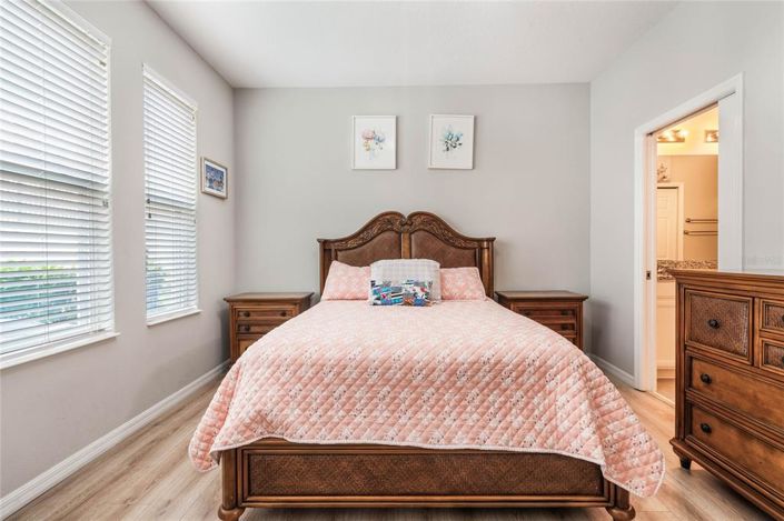 Image No.18-4 Bed Townhouse for sale