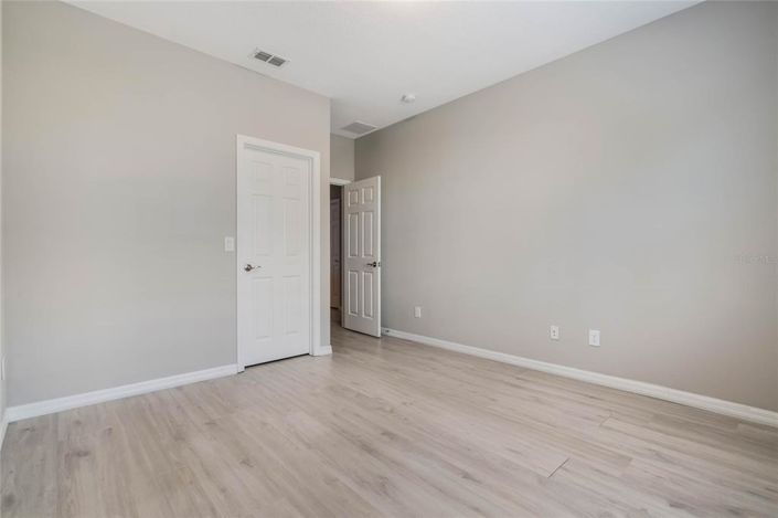 Image No.26-4 Bed Townhouse for sale