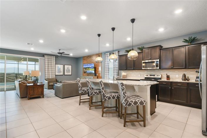 Image No.5-8 Bed Property for sale