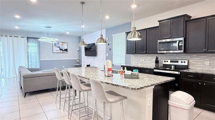 Image No.5-8 Bed House for sale