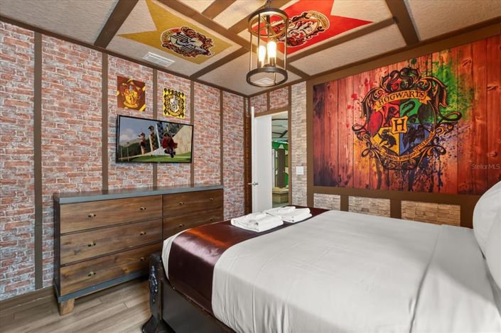 Image No.21-10 Bed House for sale