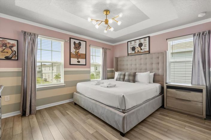 Image No.25-10 Bed House for sale