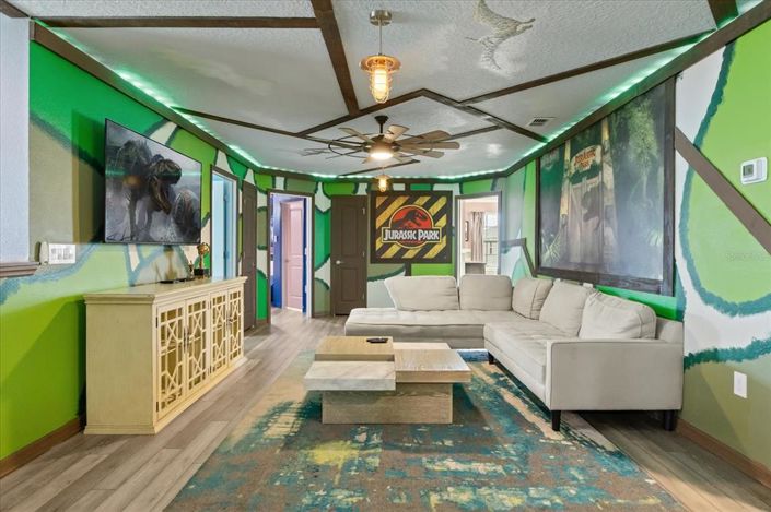 Image No.35-10 Bed House for sale