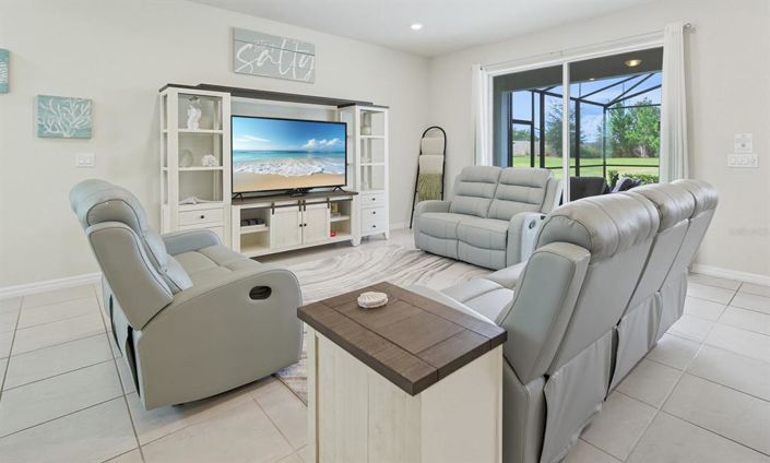 Image No.3-5 Bed House for sale