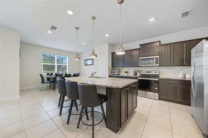 Image No.7-5 Bed House for sale