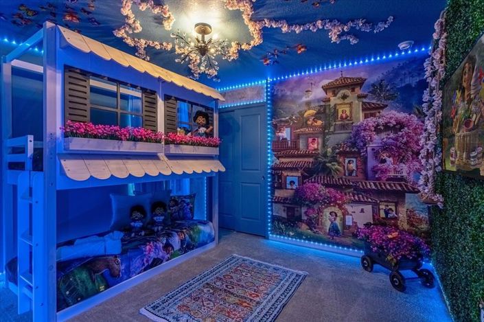 Image No.26-7 Bed Property for sale