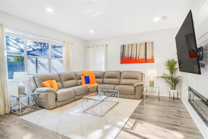 Image No.6-6 Bed House for sale