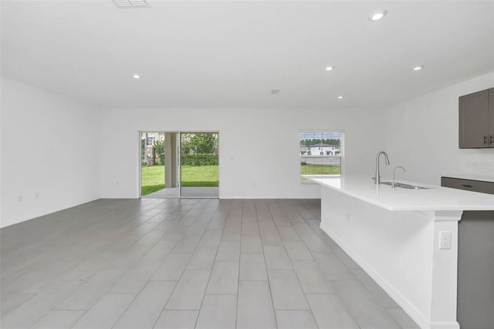 Image No.26-5 Bed House for sale