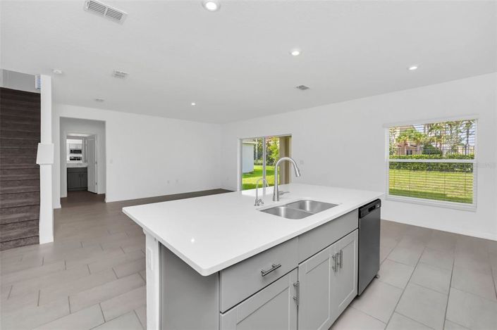 Image No.6-5 Bed Property for sale