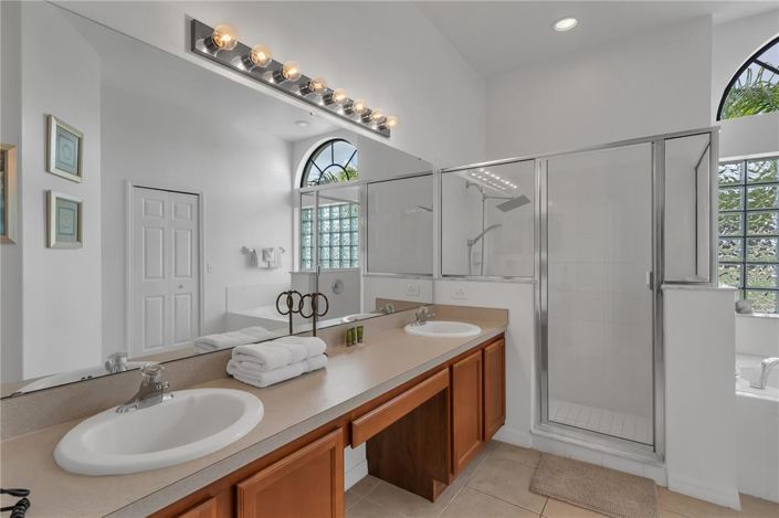 Image No.20-4 Bed House for sale