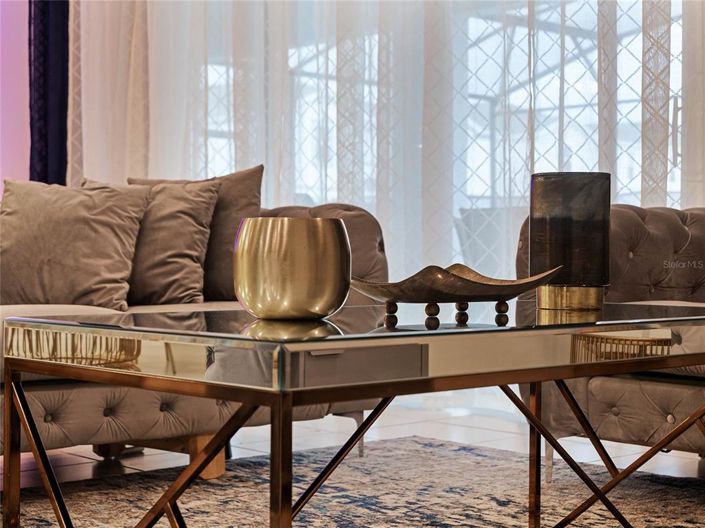 Image No.16-10 Bed Property for sale