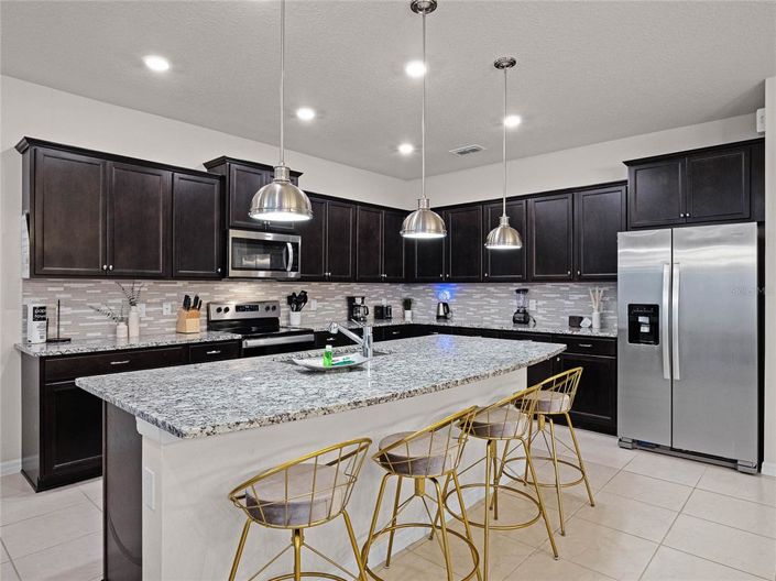 Image No.17-10 Bed Property for sale