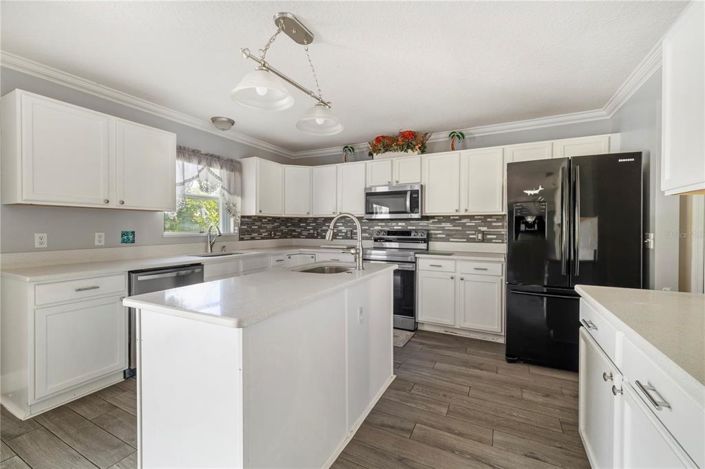 Image No.8-4 Bed House for sale