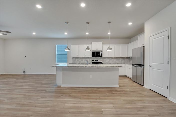 Image No.21-8 Bed Property for sale