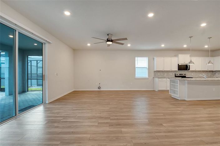 Image No.32-8 Bed House for sale