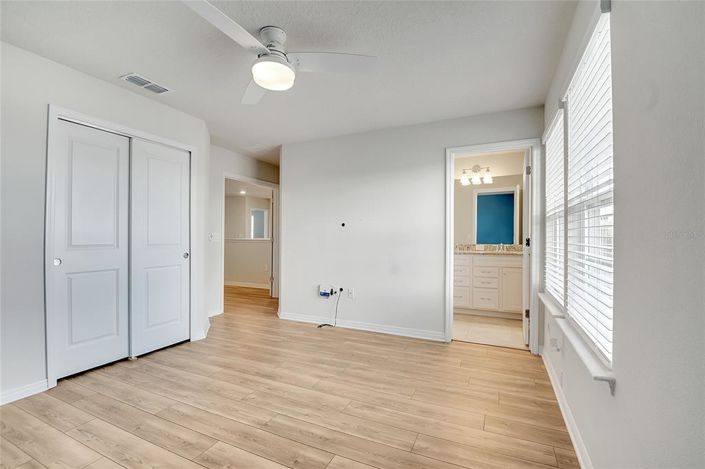 Image No.54-8 Bed Property for sale