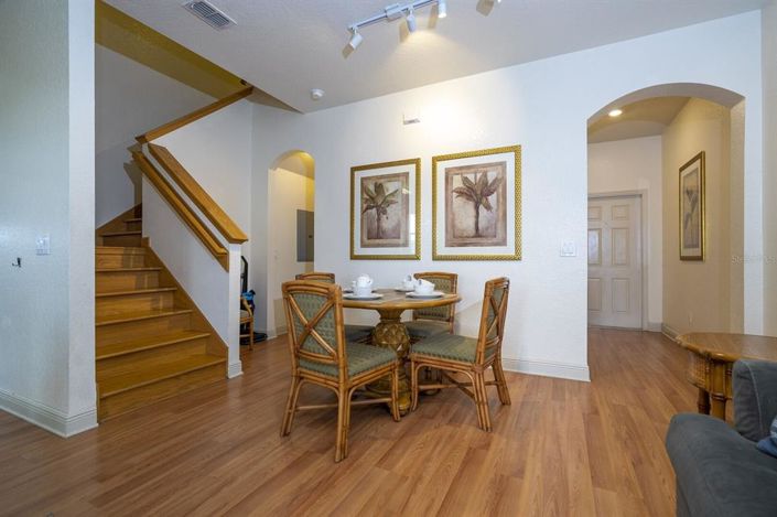 Image No.13-4 Bed Townhouse for sale