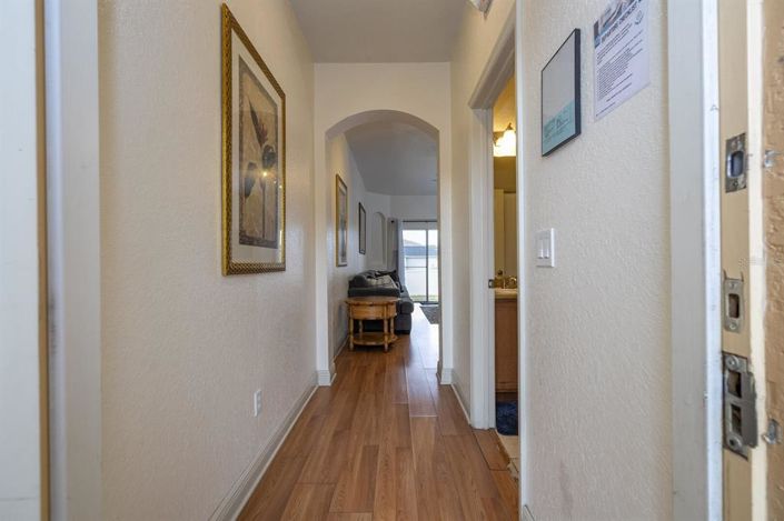 Image No.17-4 Bed Townhouse for sale