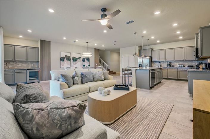 Image No.10-9 Bed Property for sale