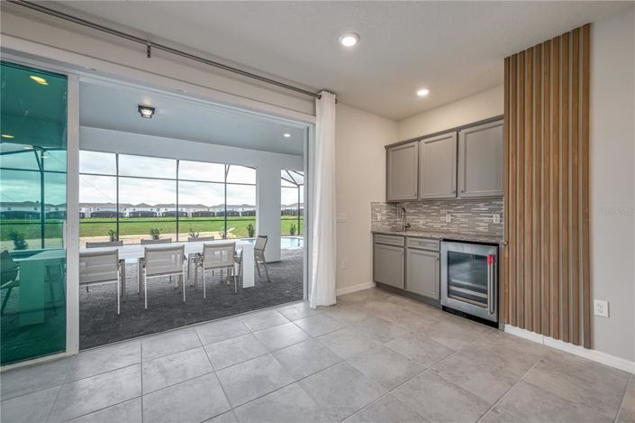 Image No.12-9 Bed Property for sale