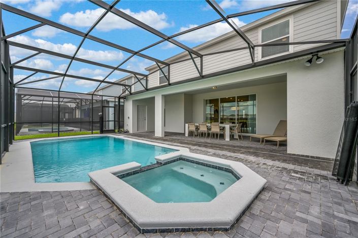 Image No.17-9 Bed Property for sale