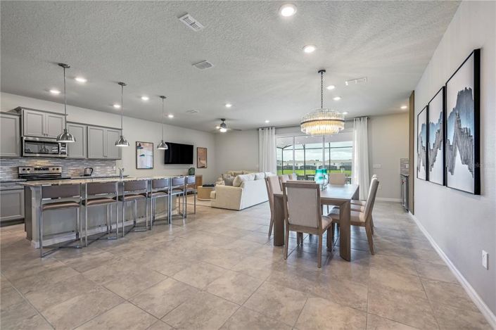 Image No.3-9 Bed Property for sale