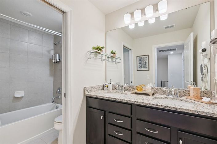 Image No.19-5 Bed Townhouse for sale