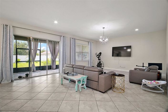 Image No.8-5 Bed House for sale