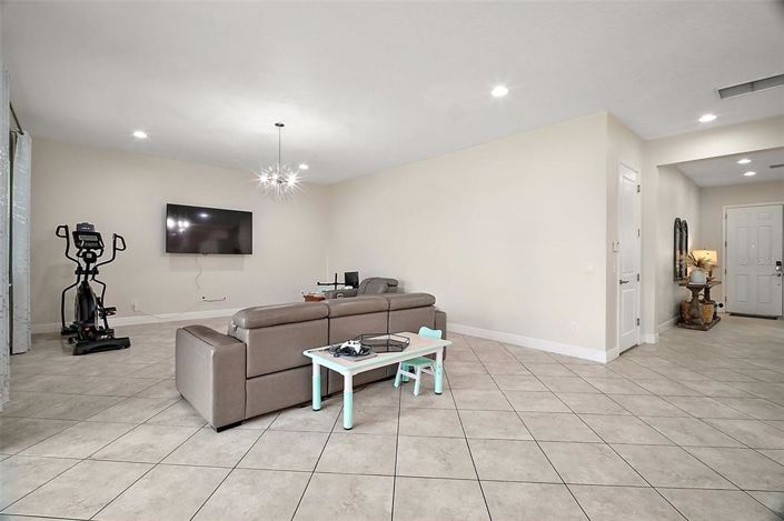 Image No.9-5 Bed House for sale