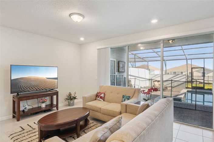 Image No.13-5 Bed Townhouse for sale