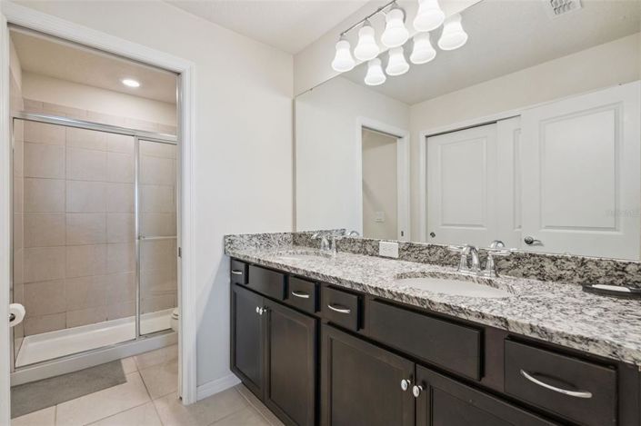 Image No.28-5 Bed Townhouse for sale