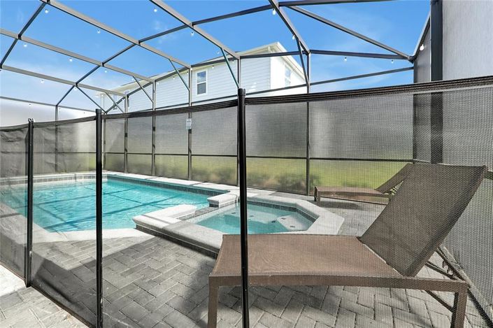 Image No.32-10 Bed House for sale