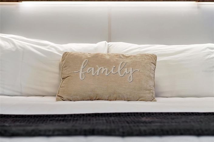 Image No.60-10 Bed Property for sale