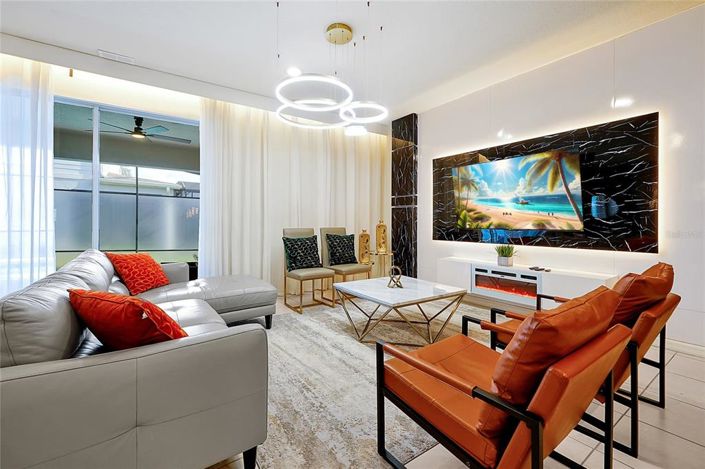 Image No.8-10 Bed House for sale