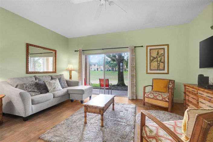 Image No.17-4 Bed Townhouse for sale