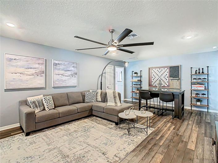 Image No.16-8 Bed Property for sale